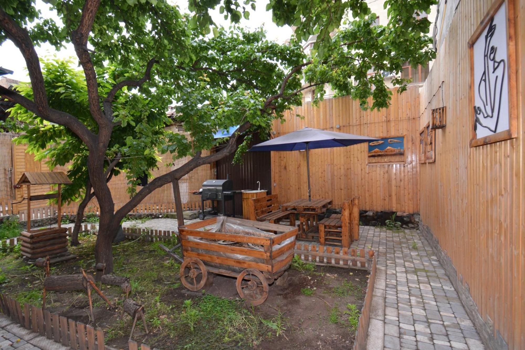 Hotel Partiez Jerevan Exteriör bild
